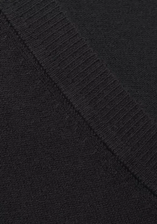 V-Ausschnitt-Pullover